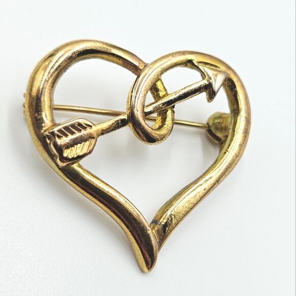 Vintage Goldtone Pierced Cupid Heart & Arrow Pin Brooch - Picture 1 of 7